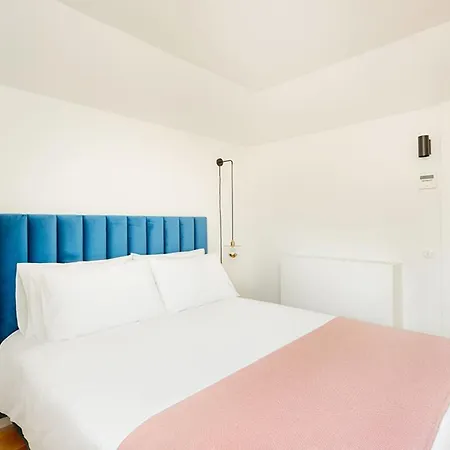 Apartment Historical Downtown Retreat Duplex By Lovelystay
