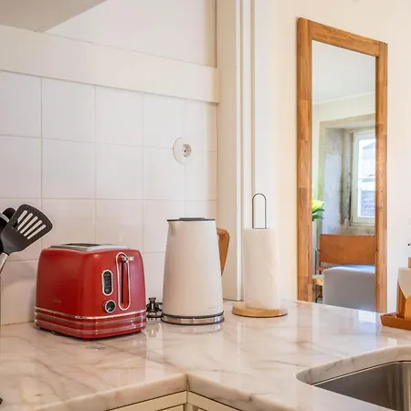 Apartment Historical Downtown Retreat Duplex By Lovelystay